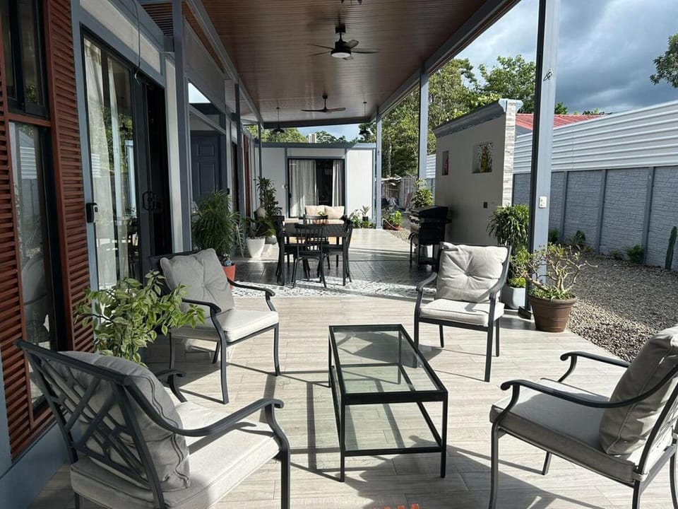 Selva with a view of the volcano, fast wifi, TV Apartment in La Fortuna