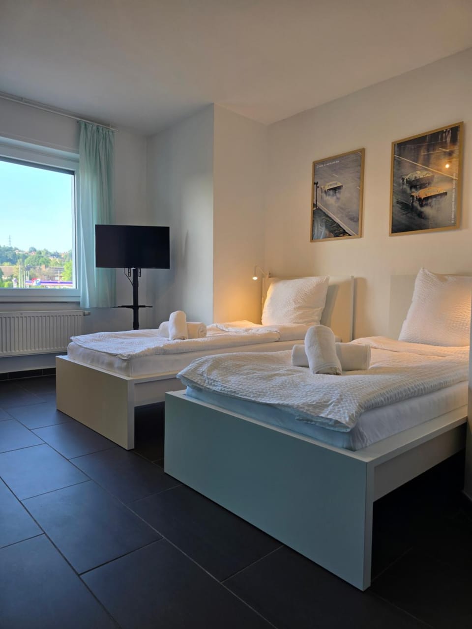 Bed, TV and multimedia, Photo of the whole room, Bedroom, towels