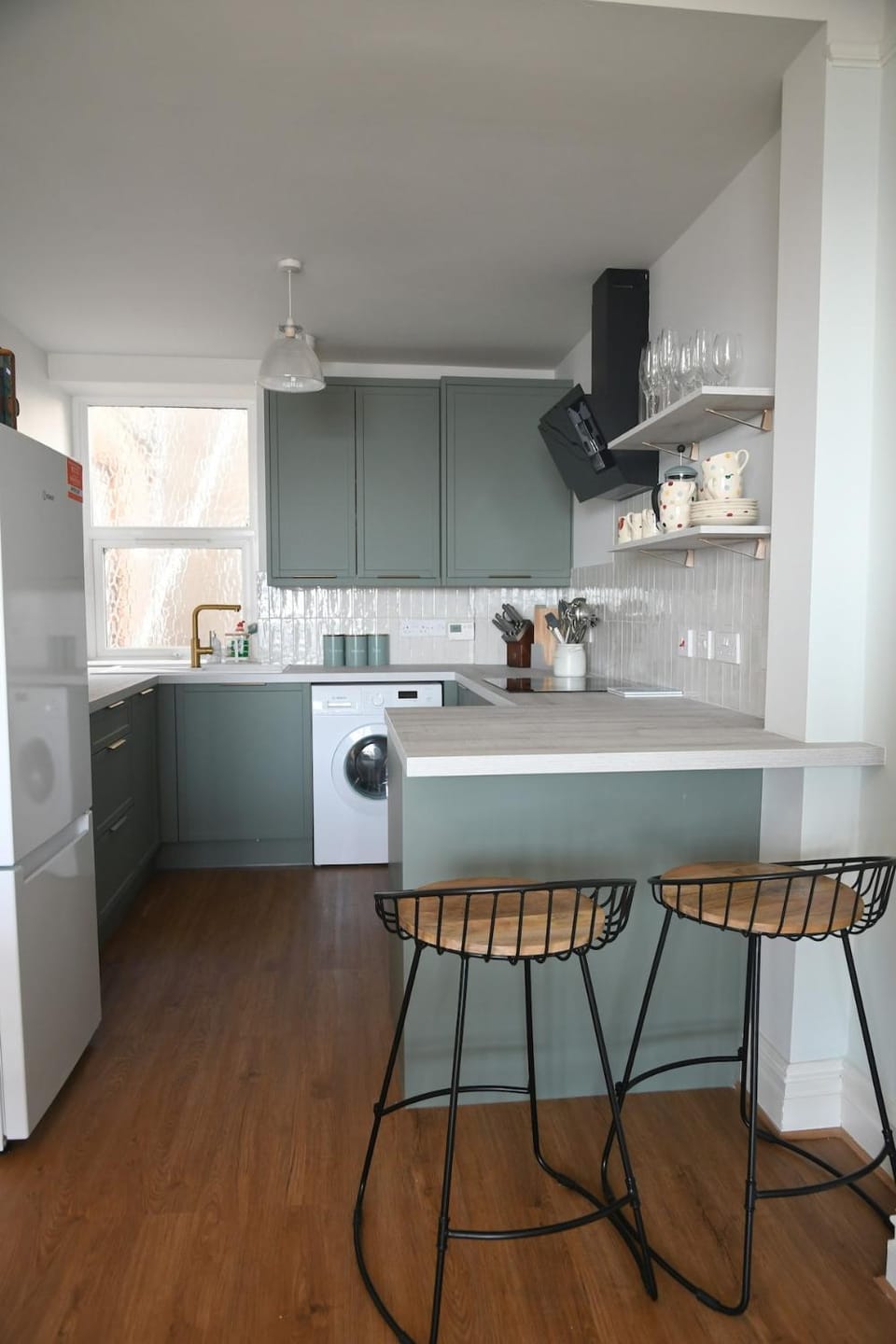 Kitchen or kitchenette, Dining area, dishwasher, minibar, pet friendly, stove