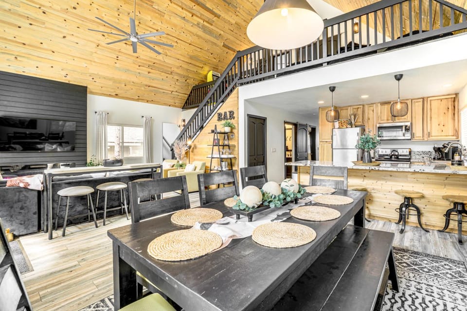 Walk to Trails: Modern Munds Park Mountain Retreat House in Munds Park