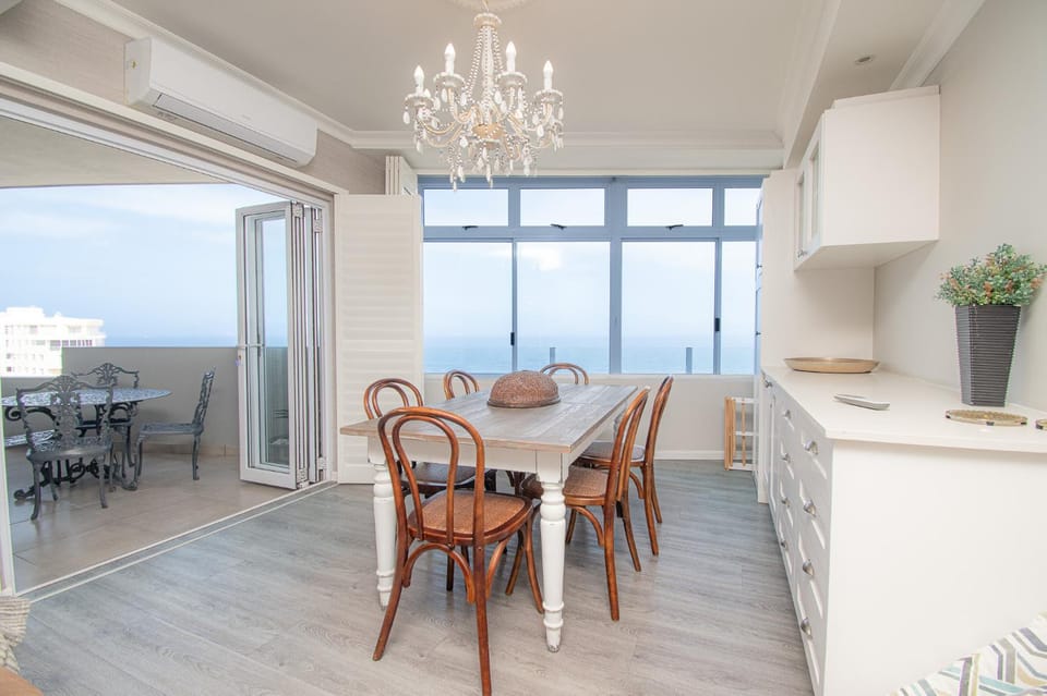 Seating area, Dining area, Sea view