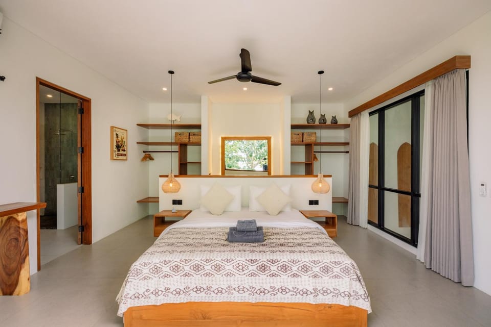 Bed, Bedroom, towels