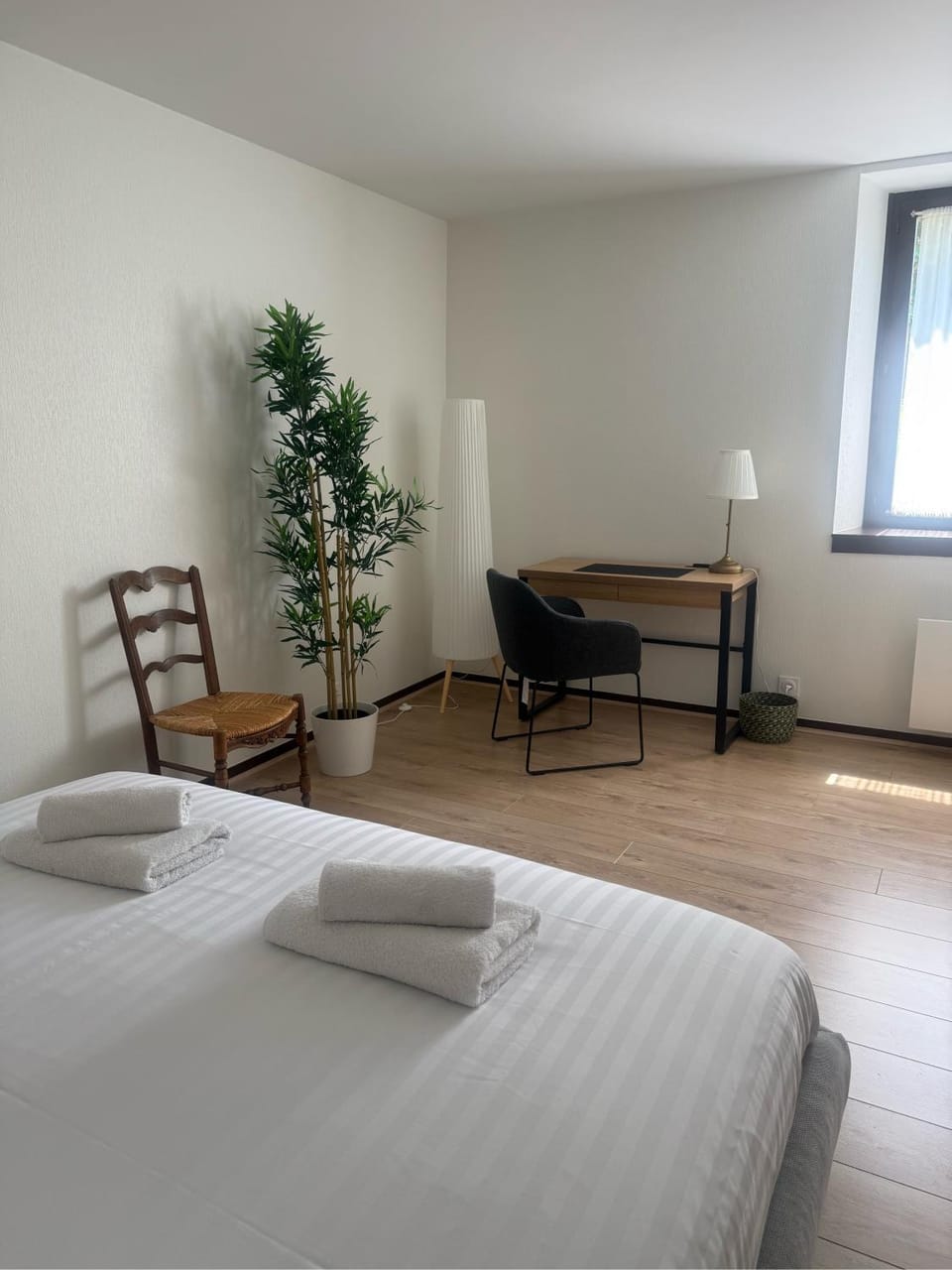 Bed, Photo of the whole room, Seating area, Bedroom, towels