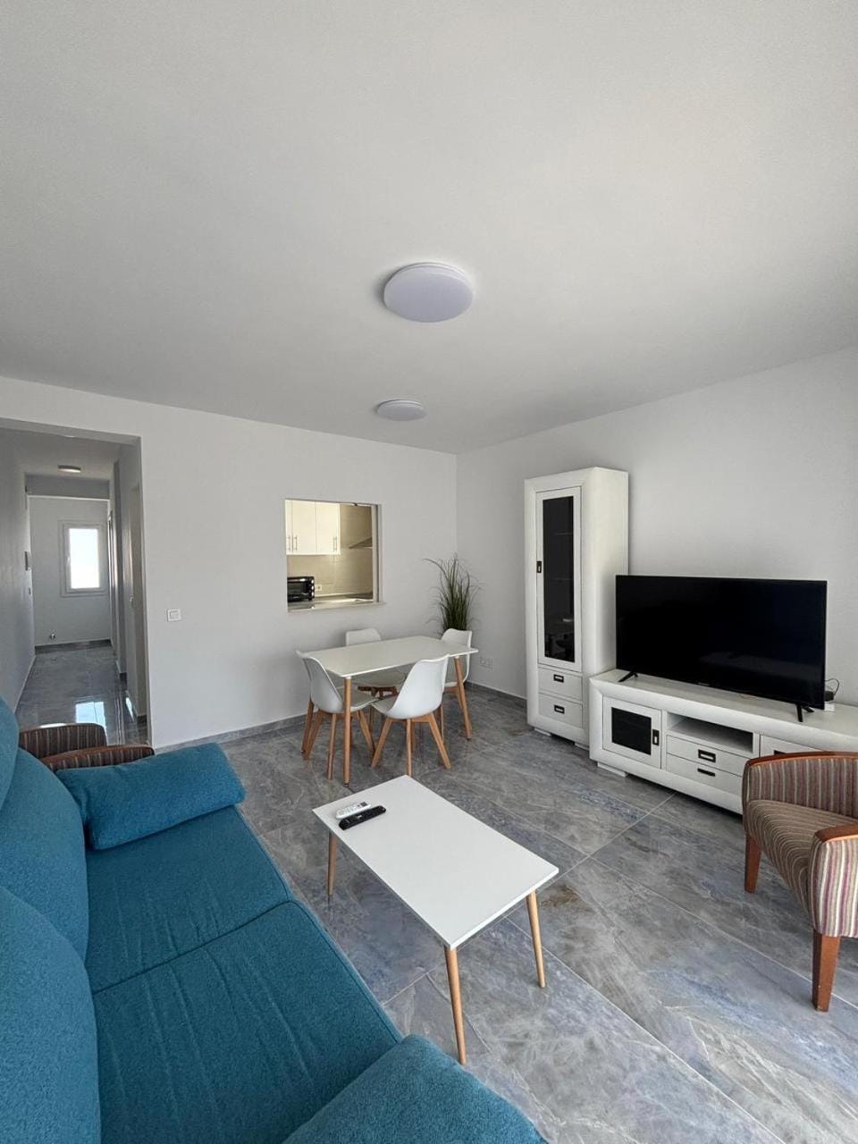 Communal lounge/ TV room, Bed, TV and multimedia, Living room, Seating area, Dining area, Meeting/conference room, Sea view, air conditioner