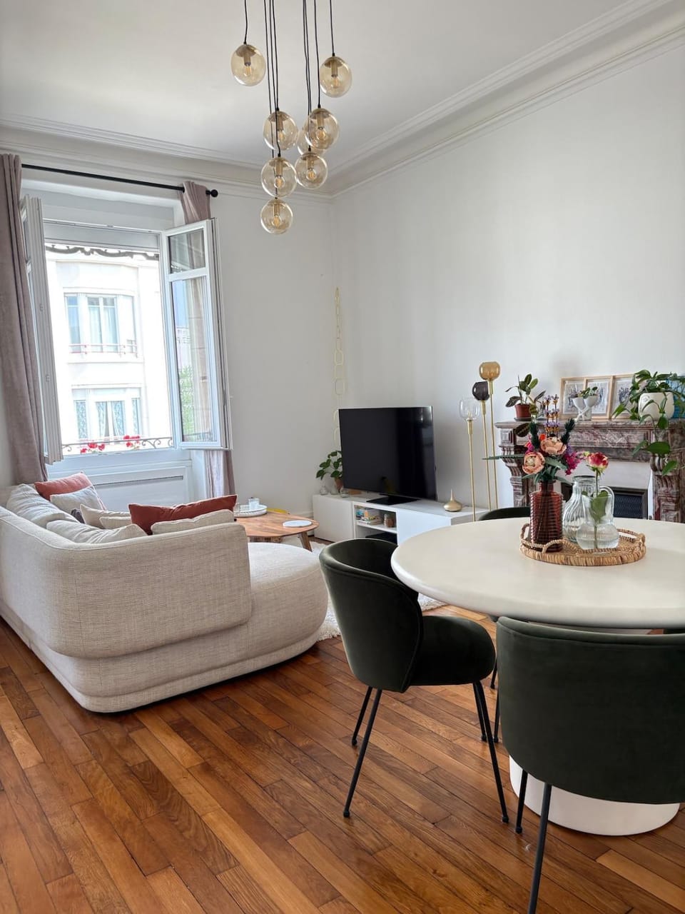 TV and multimedia, Living room, Seating area