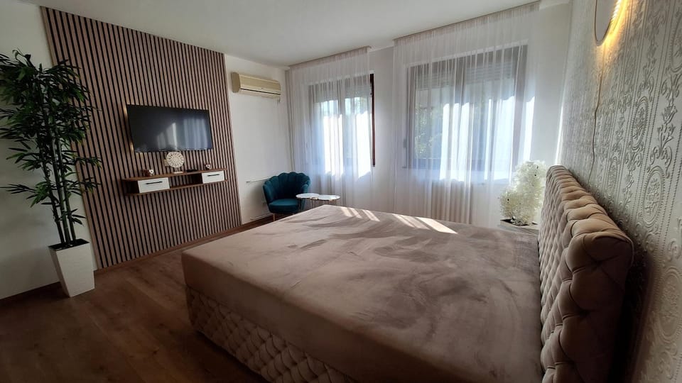 TV and multimedia, Bedroom, air conditioner