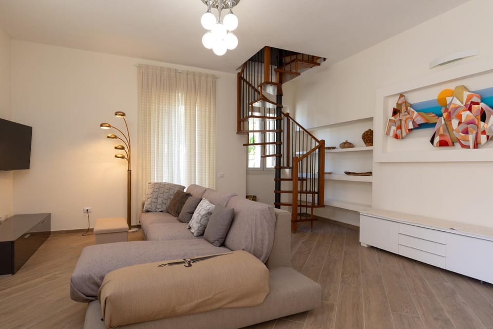 Communal lounge/ TV room, Living room