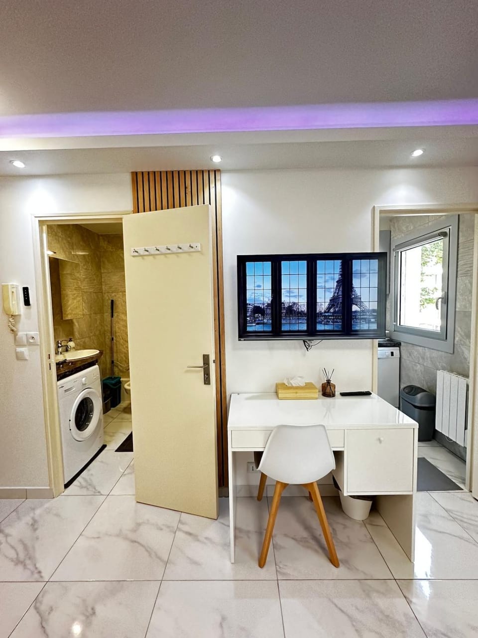 TV and multimedia, Kitchen or kitchenette, Living room, Seating area, washing machine