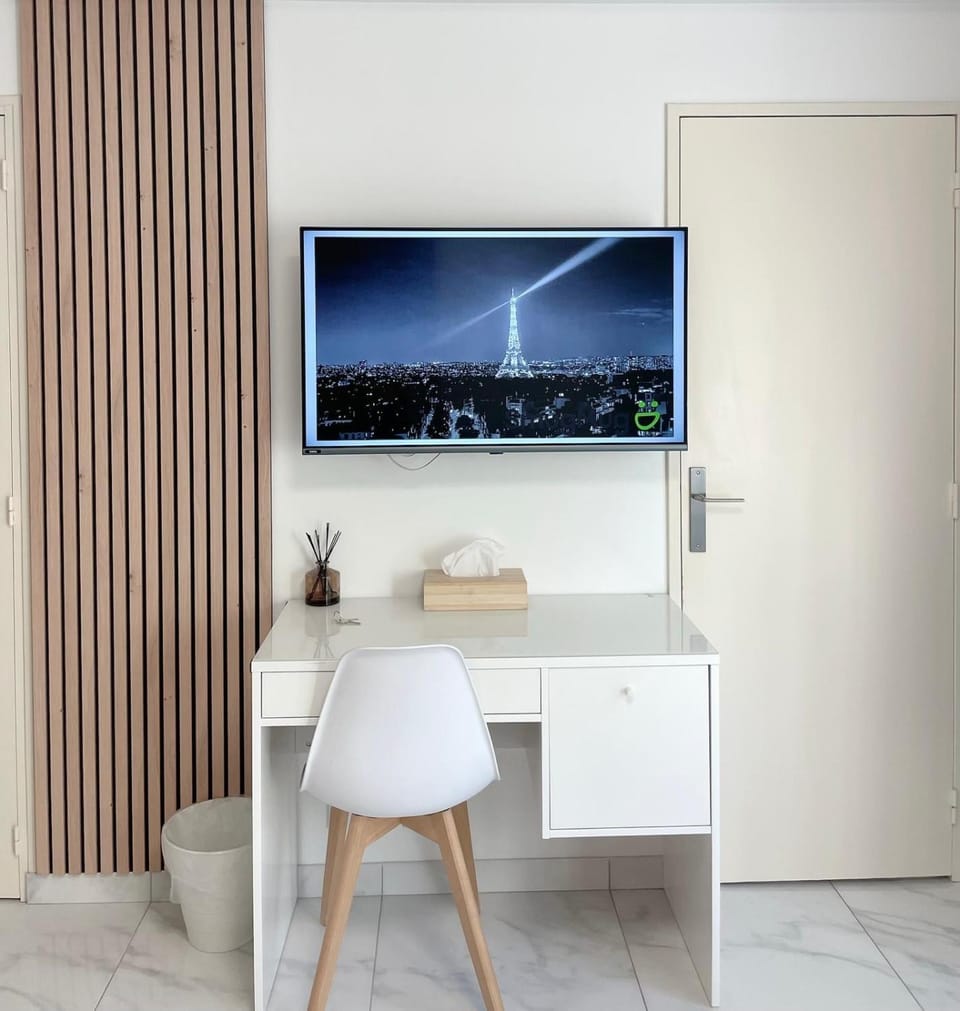 Communal lounge/ TV room, TV and multimedia, Living room