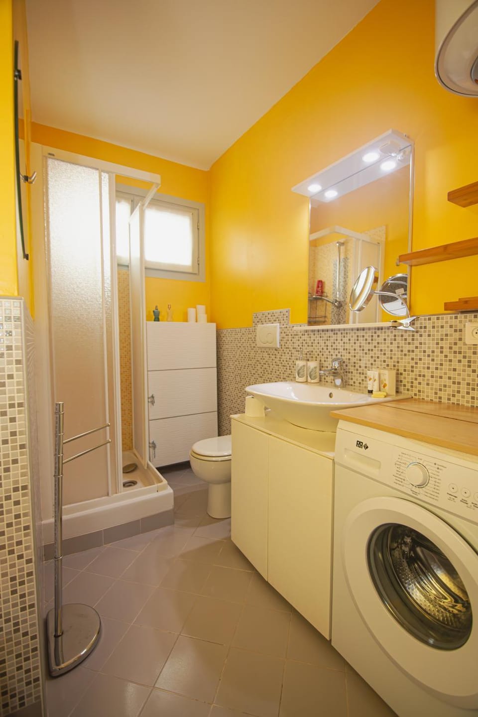 Bathroom, washing machine