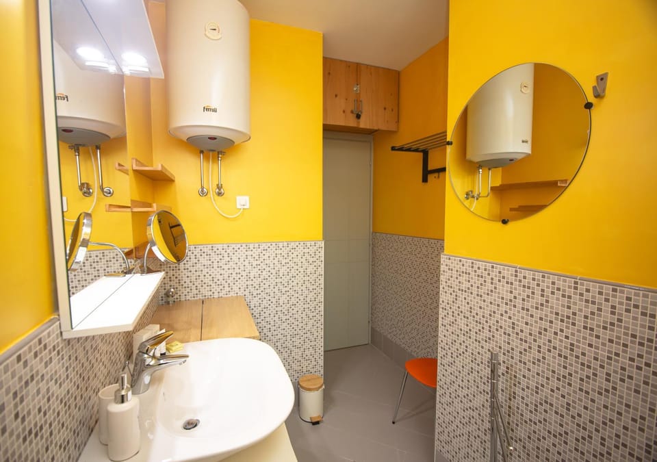 Shower, Toilet, Bathroom