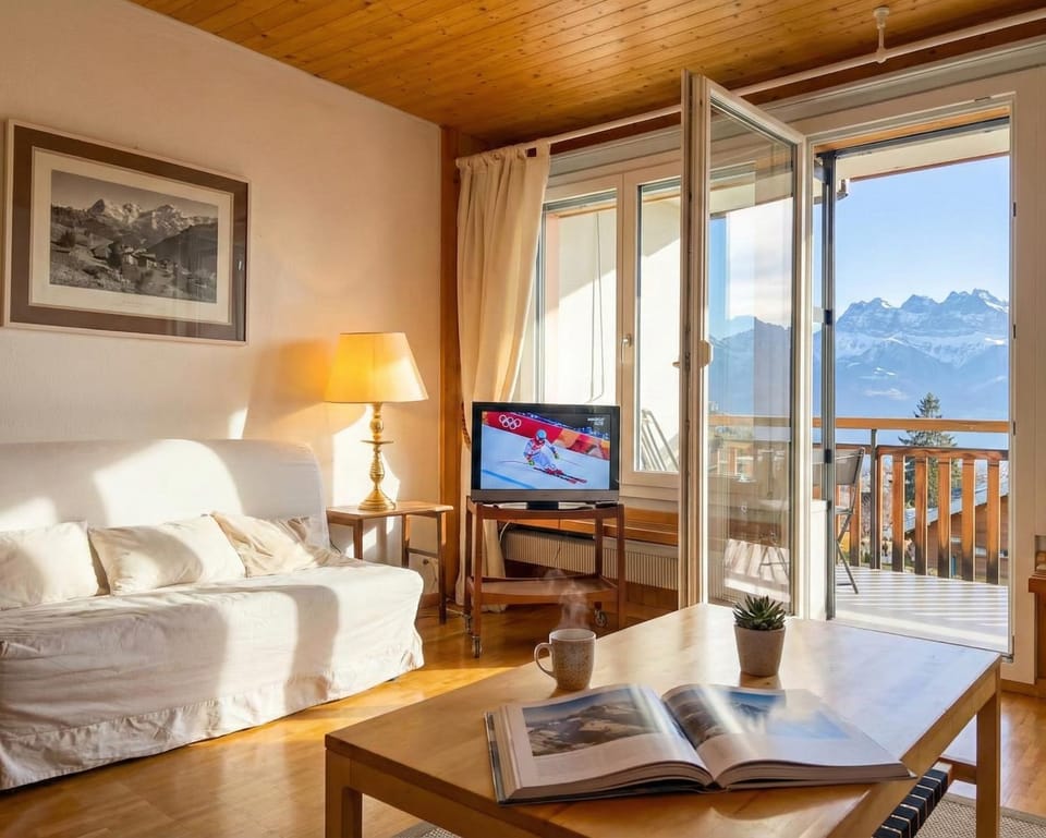 Communal lounge/ TV room, TV and multimedia, Balcony/Terrace, Balcony/Terrace, Living room