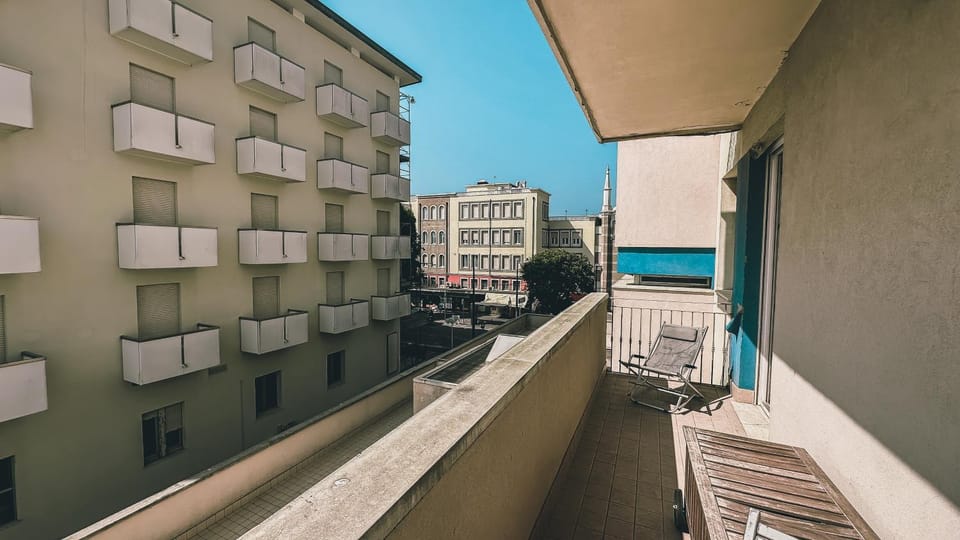 View (from property/room), Balcony/Terrace, City view