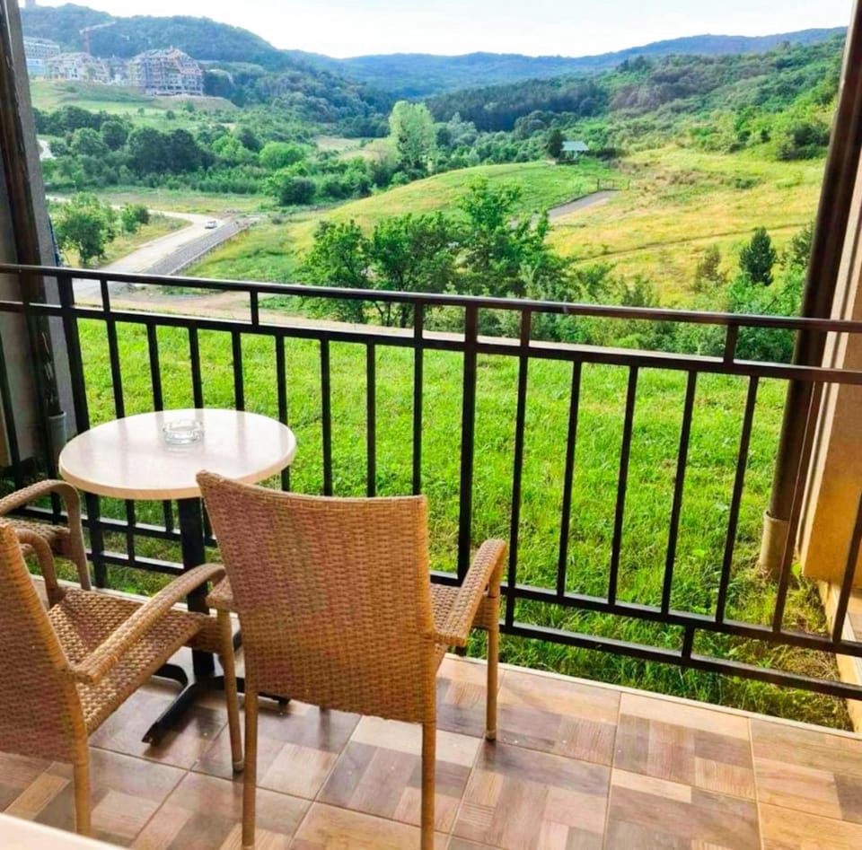 View (from property/room), Balcony/Terrace, Seating area, Mountain view