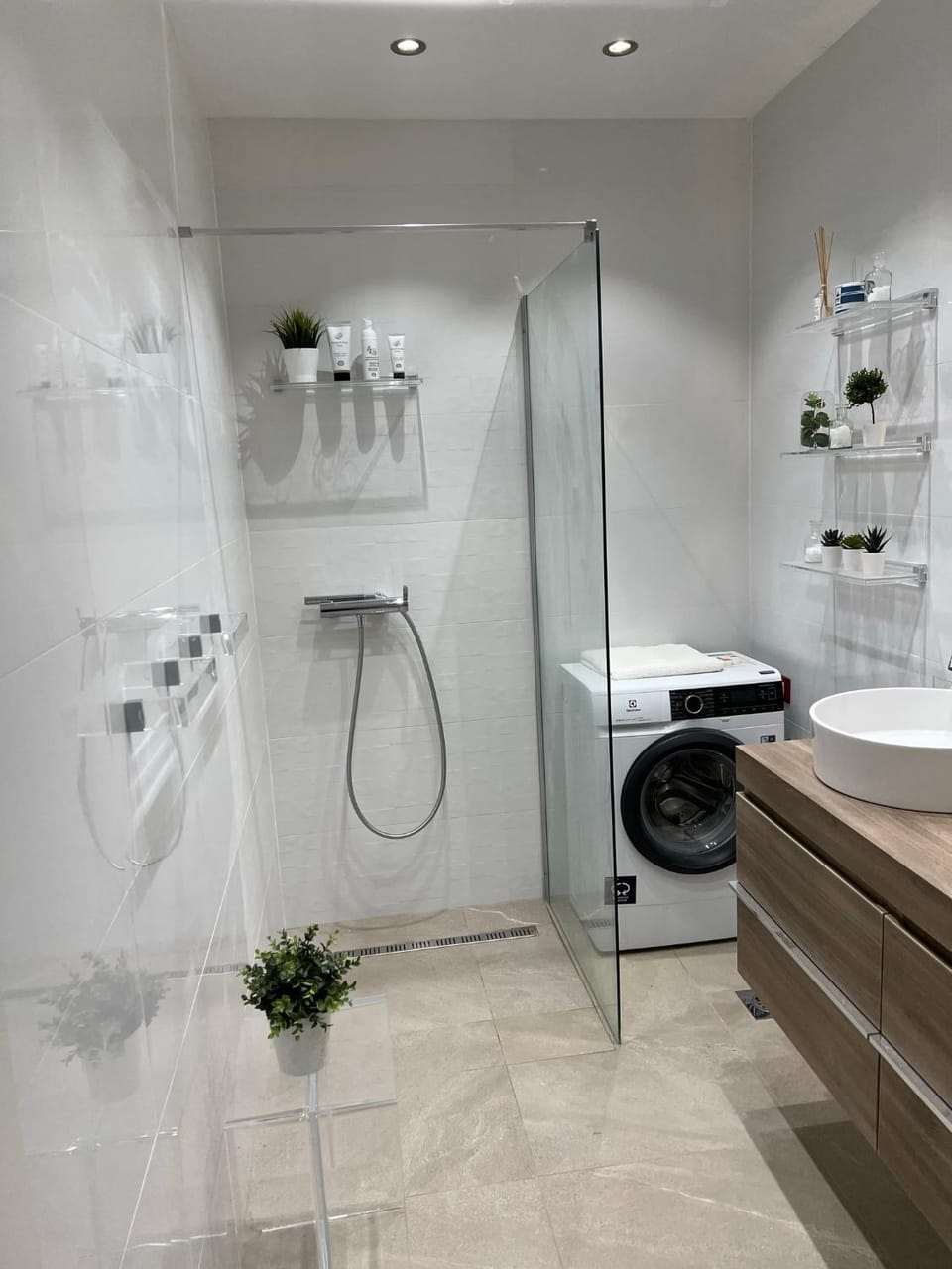 Shower, towels