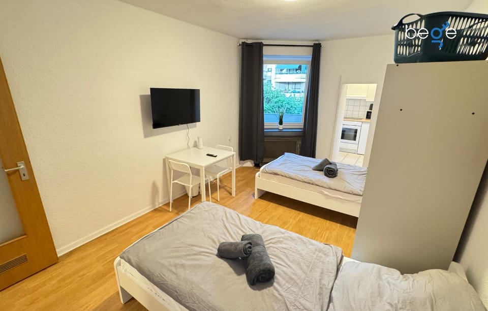 Bed, TV and multimedia, Bedroom
