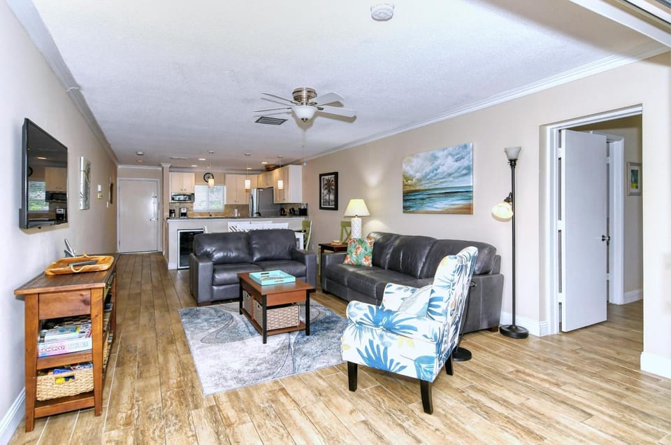 Crescent Royale Condominiums 107 House in Siesta Beach