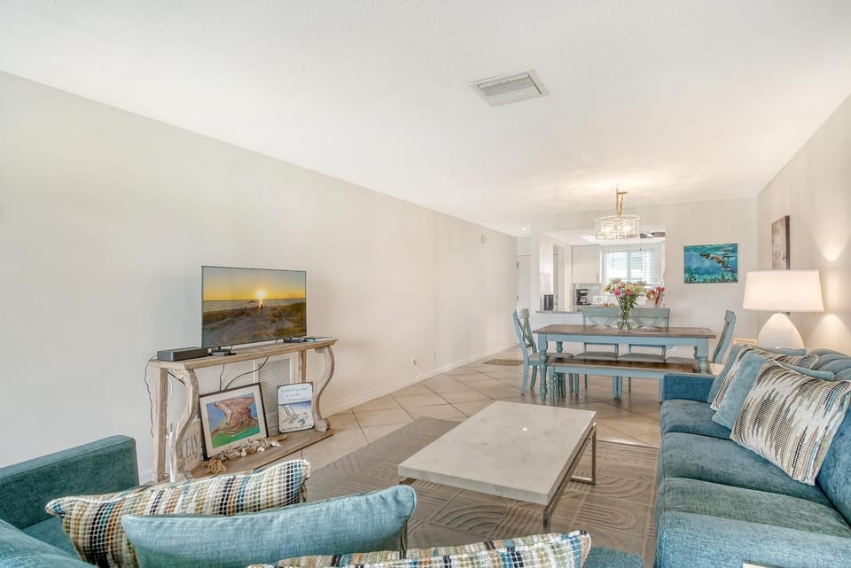Crescent Royale Condominiums 106 House in Siesta Beach