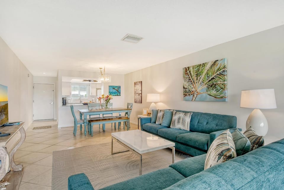 Crescent Royale Condominiums 106 House in Siesta Beach
