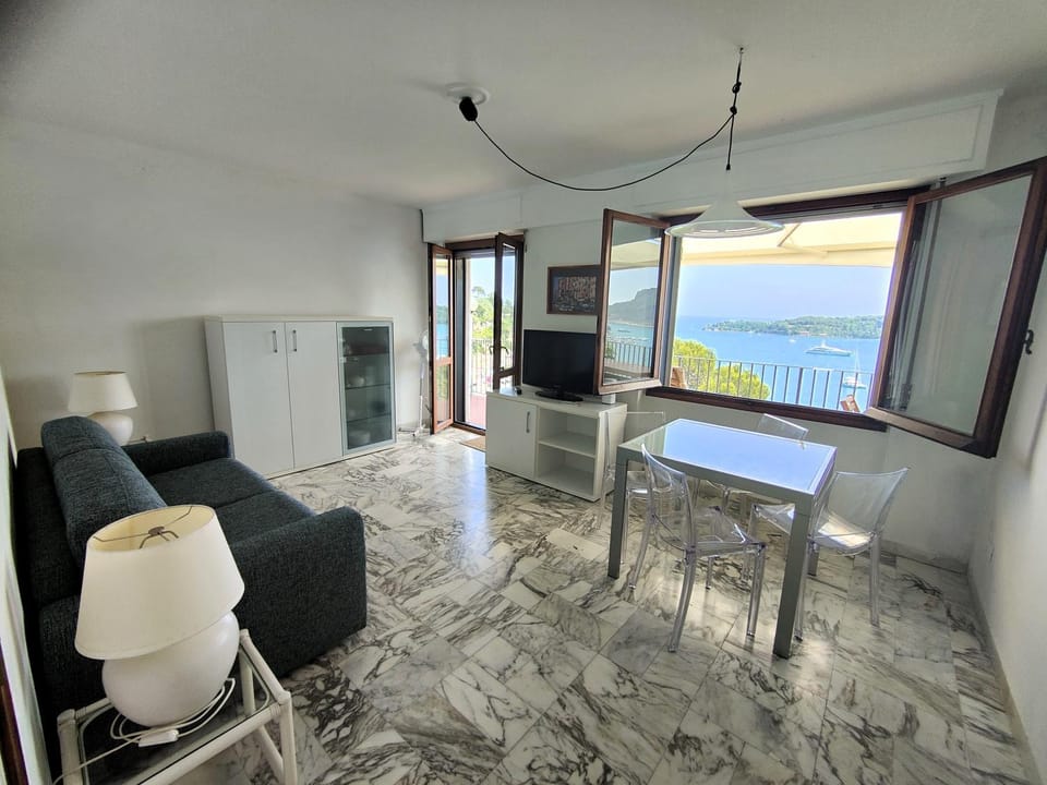 Living room, Dining area, Sea view