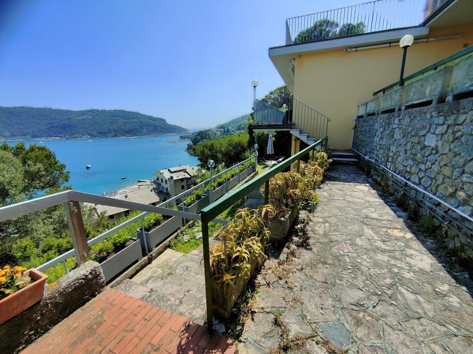 Property building, Balcony/Terrace, Sea view