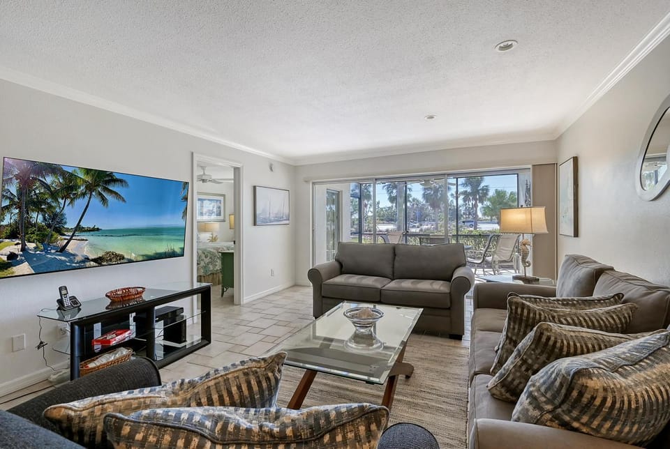 Crescent Royale Condominiums 115 House in Siesta Beach