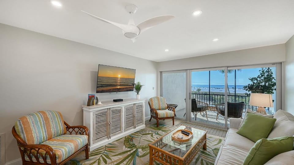 Crescent Royale Condominiums 404 House in Siesta Beach