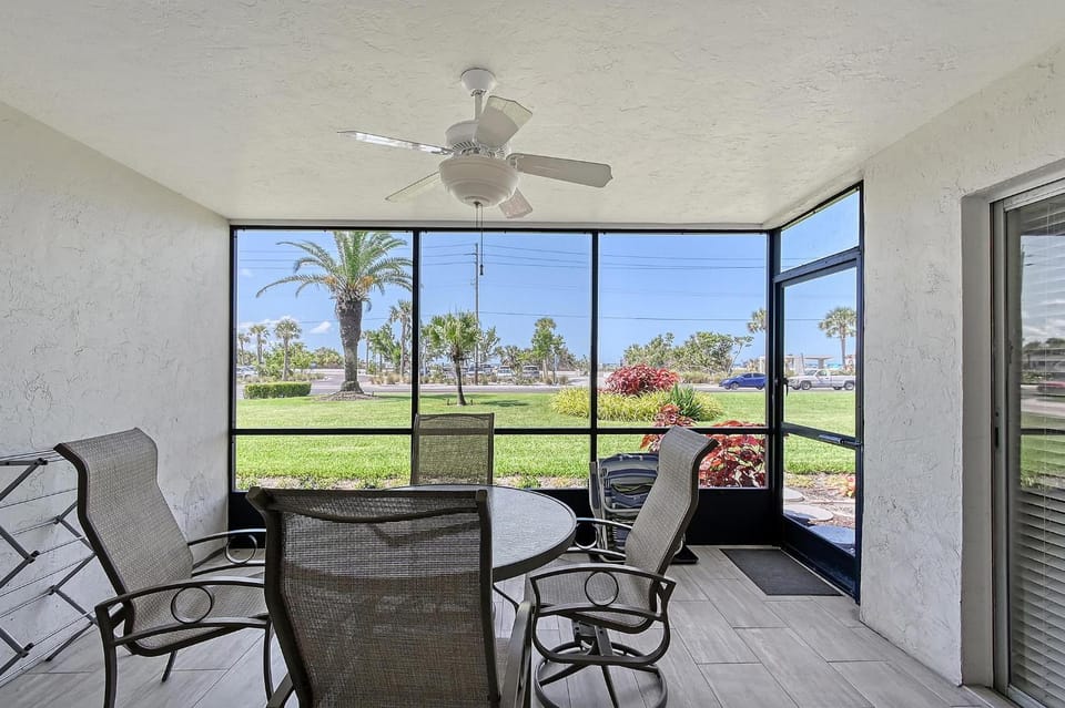 Crescent Royale Condominiums 110 House in Siesta Beach