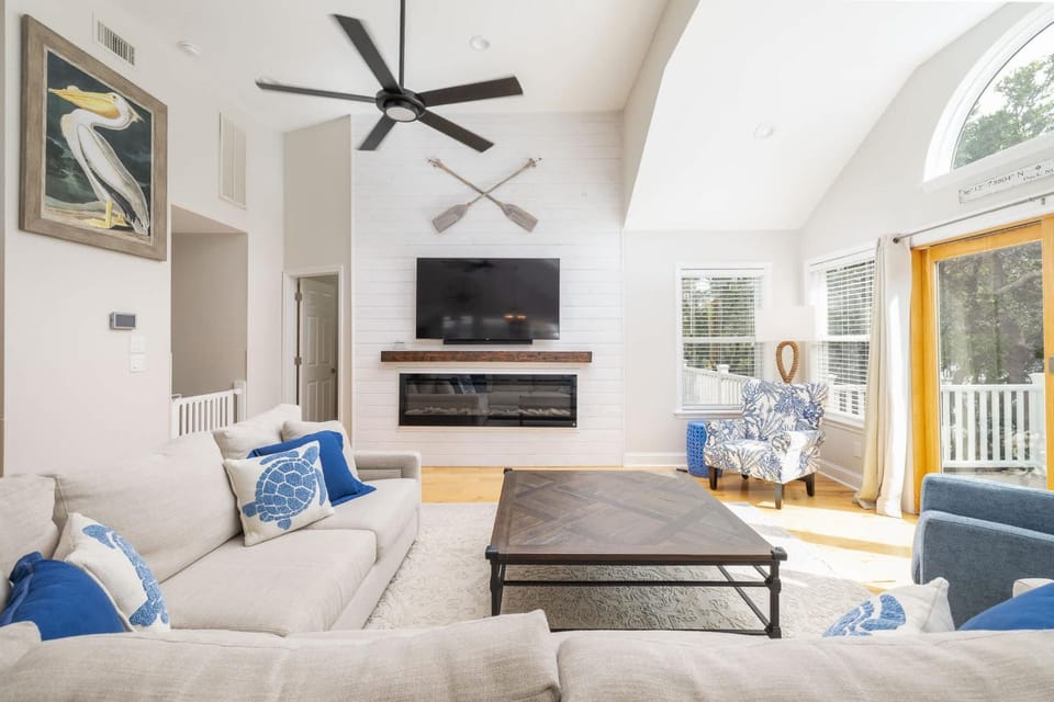 Oceanside retreat with pool & spa June Weeks Open House in Duck