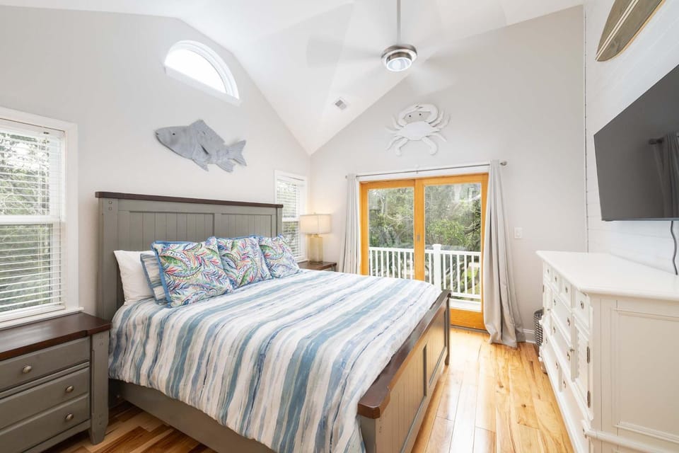 Oceanside retreat with pool & spa June Weeks Open House in Duck