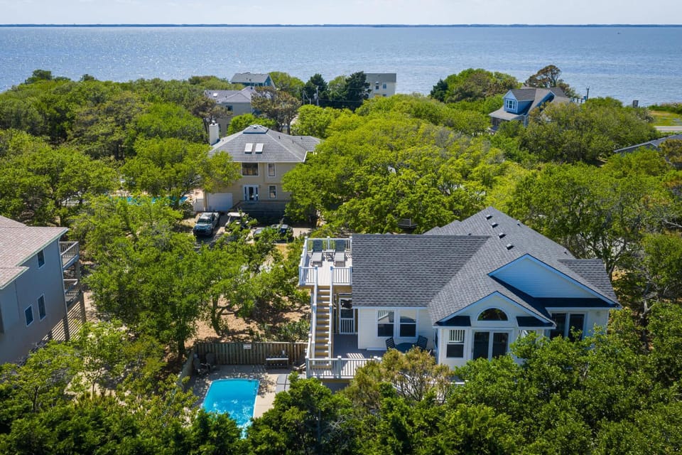 Oceanside retreat with pool & spa June Weeks Open House in Duck