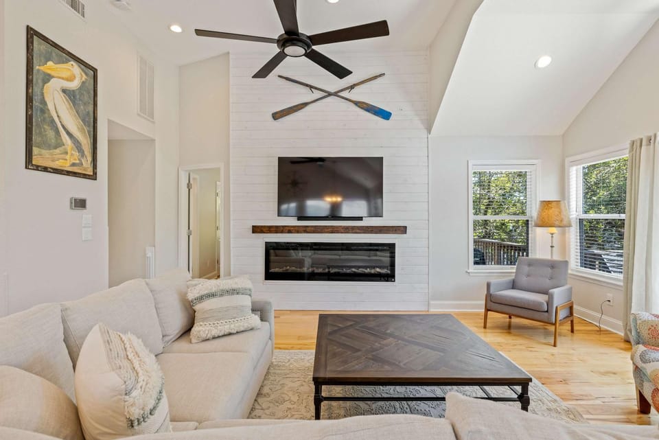 Oceanside retreat with pool & spa June Weeks Open House in Duck