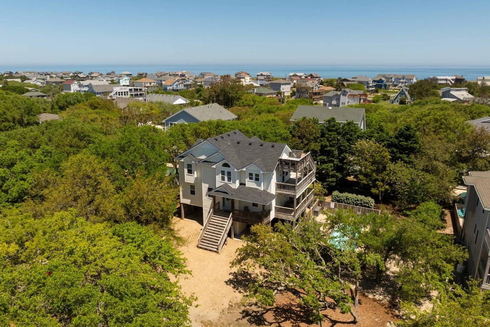 Oceanside retreat with pool & spa June Weeks Open House in Duck