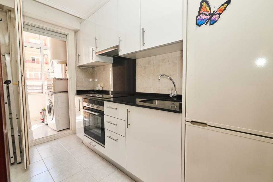039 City Retreat - Alicante Holiday Apartment in Torrevieja