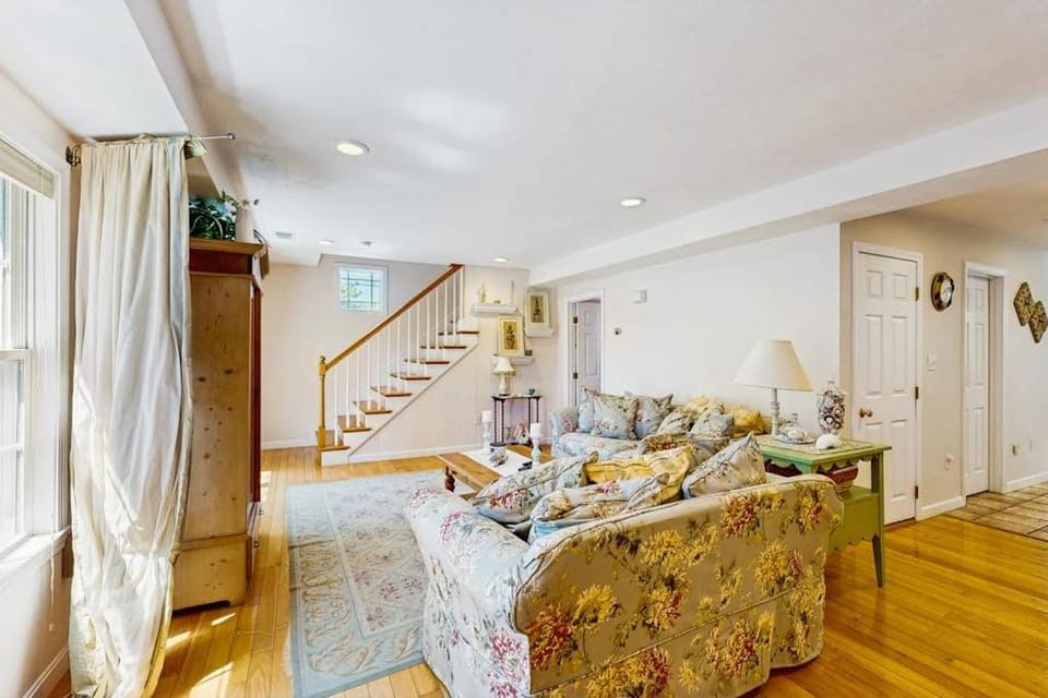 The Yarmouth Anchor - 12 House in West Yarmouth