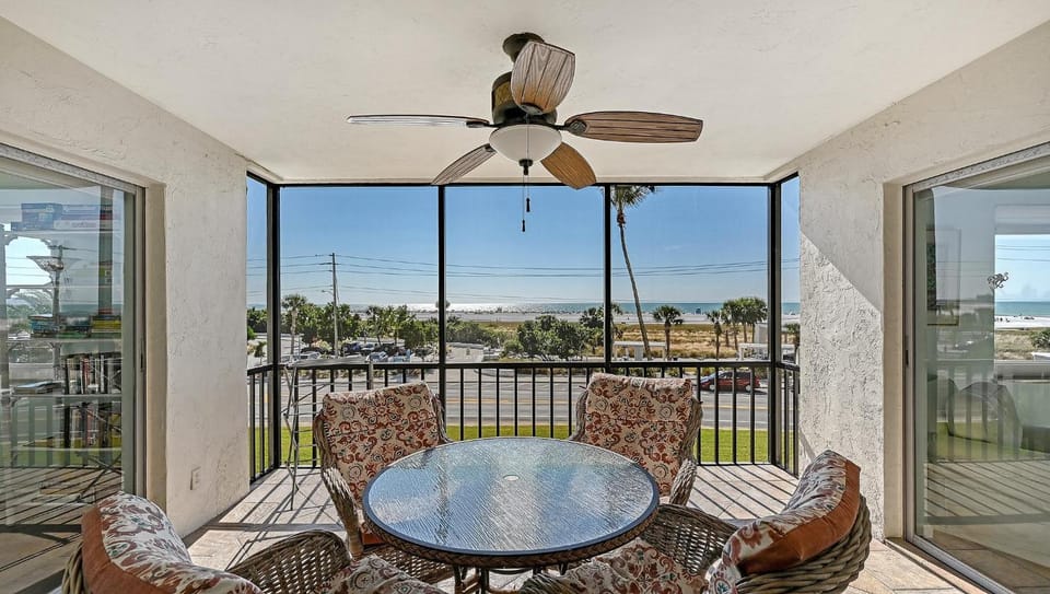 Crescent Royale Condominiums 306 House in Siesta Beach