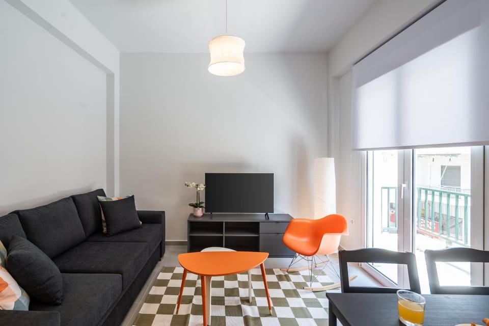 TV and multimedia, Living room, Seating area, Evening entertainment