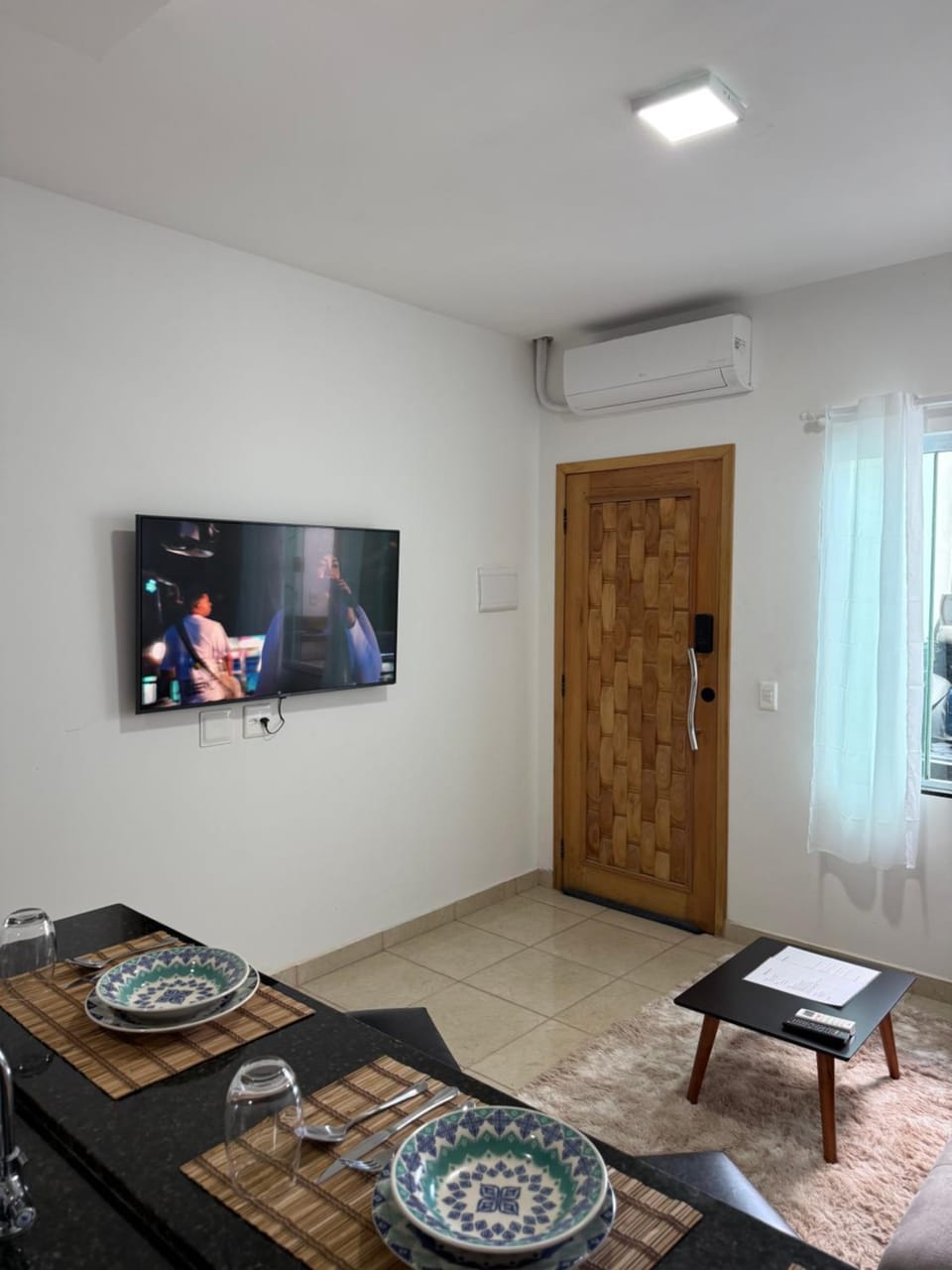 Communal lounge/ TV room, TV and multimedia, Living room, Seating area, Dining area, Evening entertainment, air conditioner