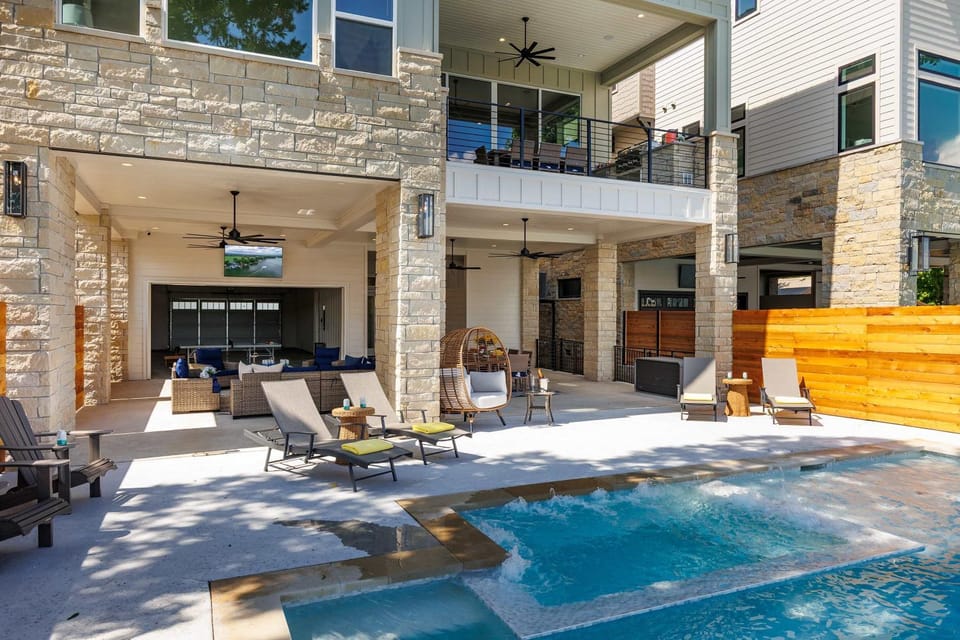 The 563 Villa with Concierge Services House in Kingsland