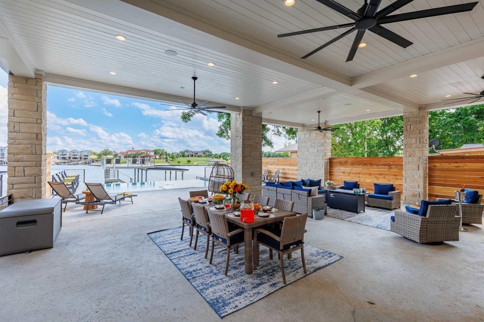 The 563 Villa with Concierge Services House in Kingsland