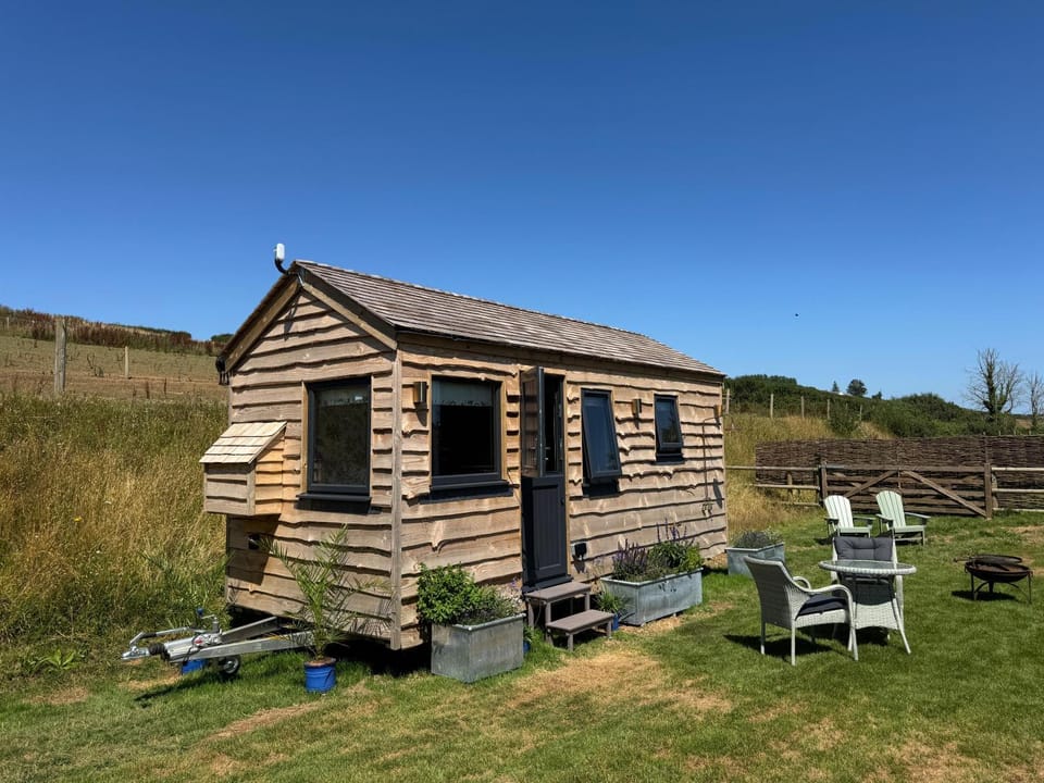 Property building, Day, Natural landscape, Summer, Garden