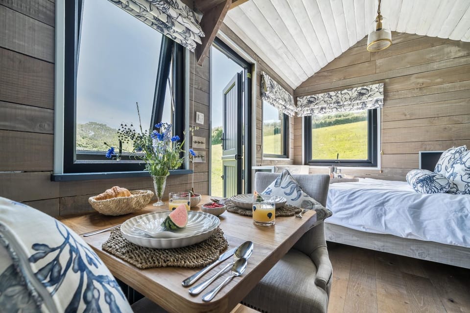 Bed, View (from property/room), Food and drinks, Seating area, Dining area, Bedroom, Food, Breakfast, Continental breakfast