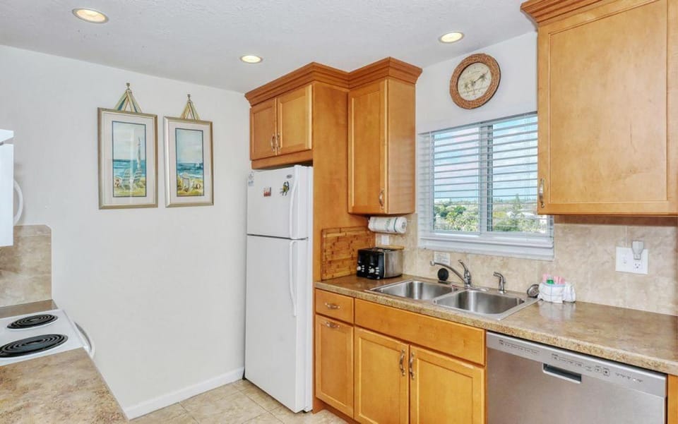 Crescent Royale Condominiums 6E House in Siesta Beach