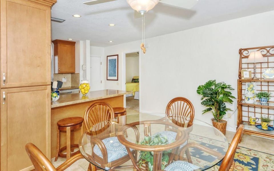 Crescent Royale Condominiums 6E House in Siesta Beach