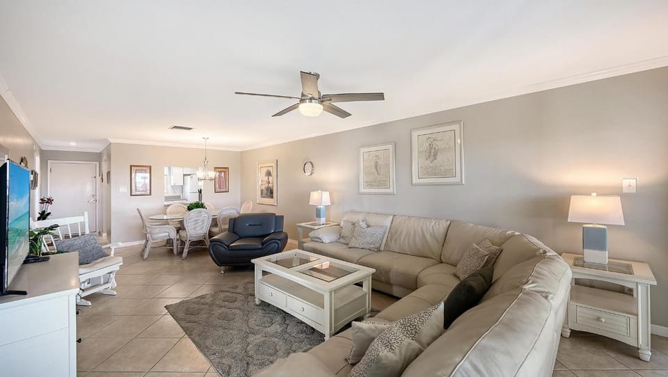 Crescent Royale Condominiums 201 House in Siesta Beach