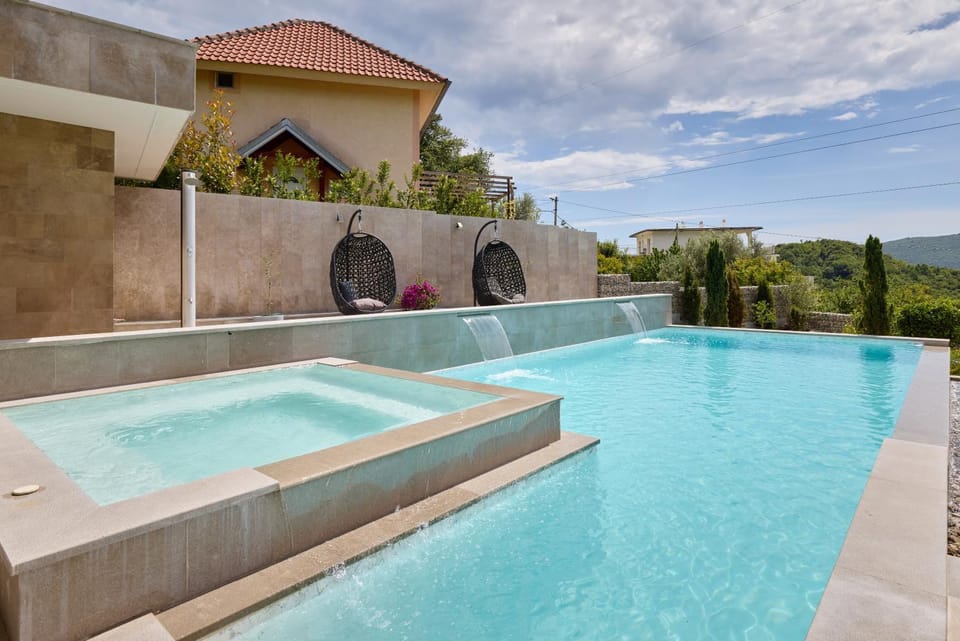 Villa Oaza with Outdoor Pool Villa in Kotor Municipality