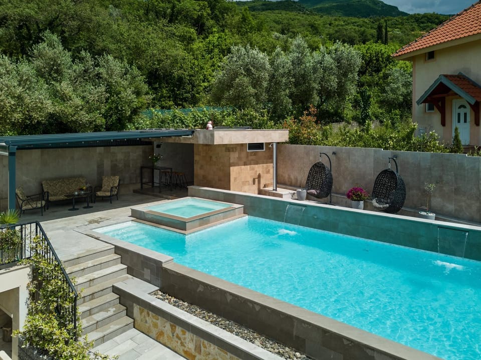 Villa Oaza with Outdoor Pool Villa in Kotor Municipality