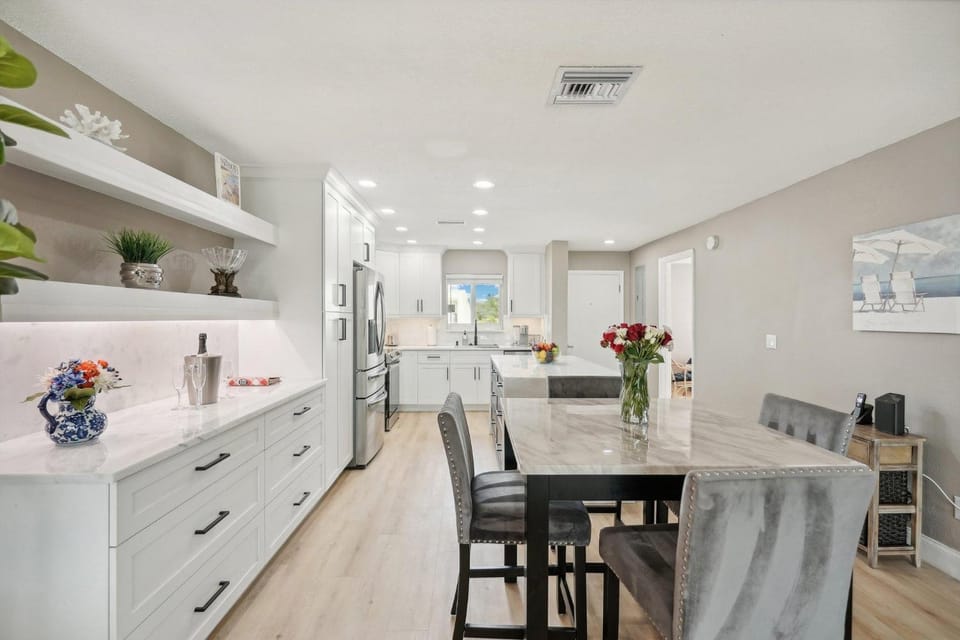 Crescent Royale Condominiums 2E House in Siesta Beach