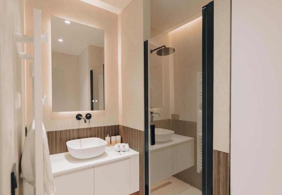 Shower, Toilet, Bathroom, Bath, towels