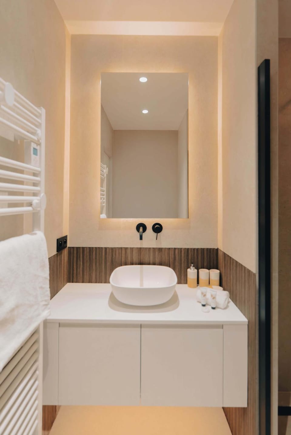 Bathroom, Bath, towels